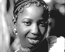 FEMMES AUX YEUX OUVERTS